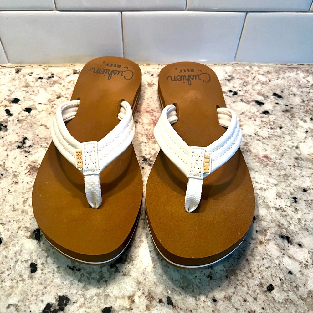 REEF - White Leather Cushion Flip-flops - MINT - 9